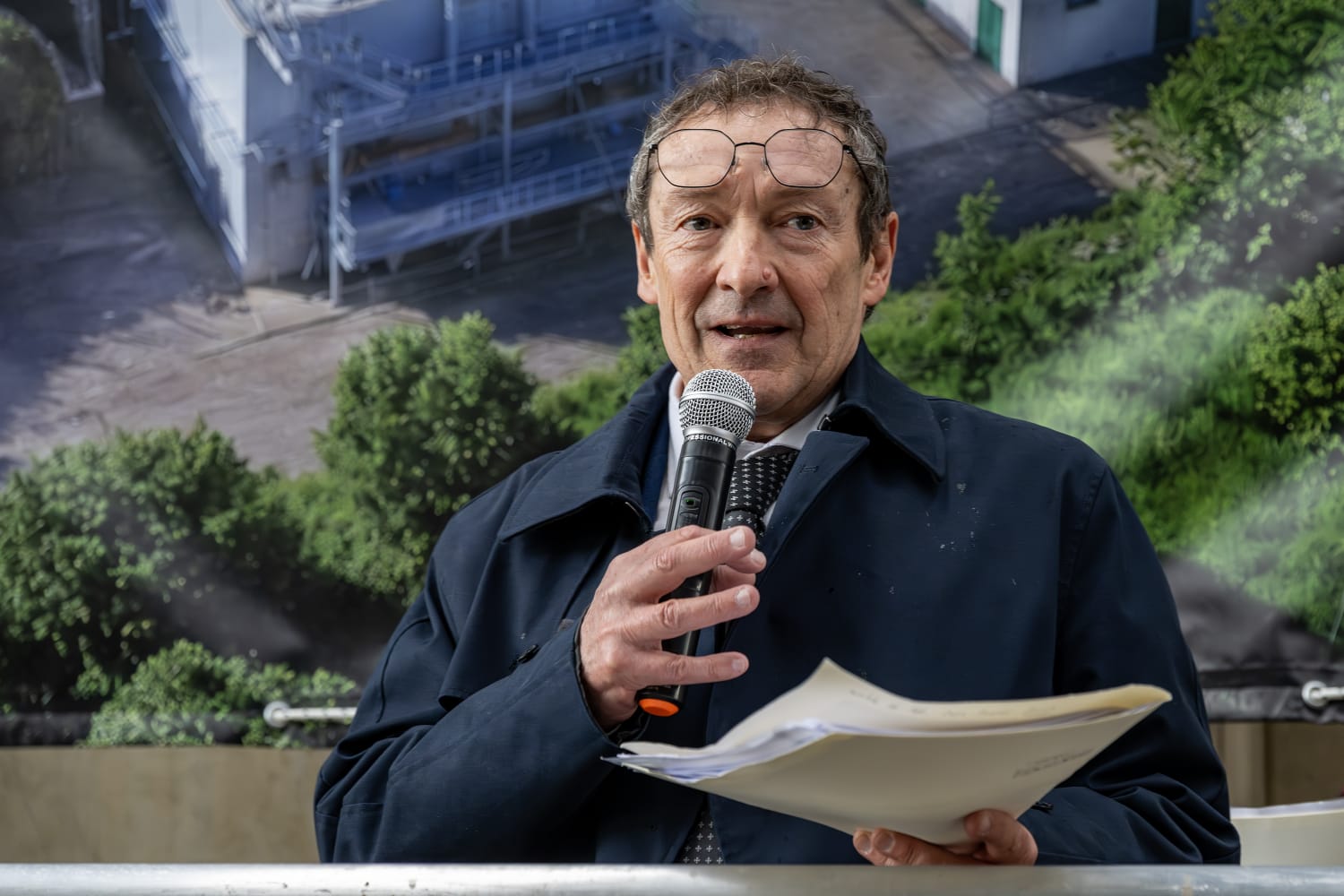 Giancarlo Isaia durante l'inaugurazione del biodigestore